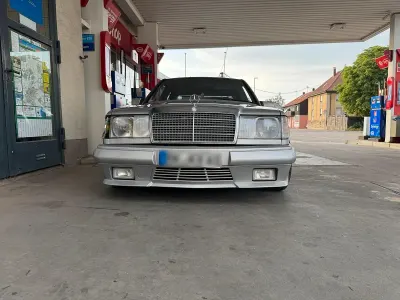 Gebraucht Mercedes E200 AMG 136 PS (100 kW) 1993 Silber Limousine