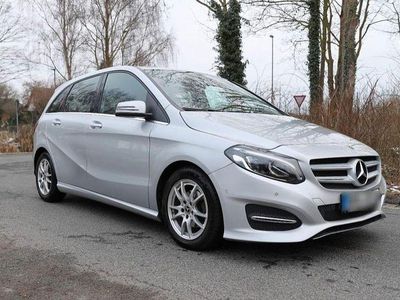 Usata Mercedes B180 109 CV (80 kW) 2017 Argento Monovolume