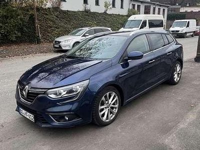 Blau Gebraucht 2017 Renault Mégane GrandTour Business Kombi | 7.800 € (Etwas zu teuer)