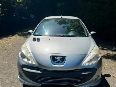 Gebraucht Peugeot 206+ 75 PS (55 kW) 2010 Grau Kleinwagen