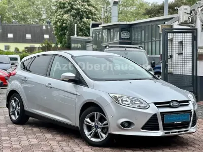 Używany Ford Focus SYNC Edition 125 KM (91 kW) 2014 Srebrny Sedan/Limuzyna