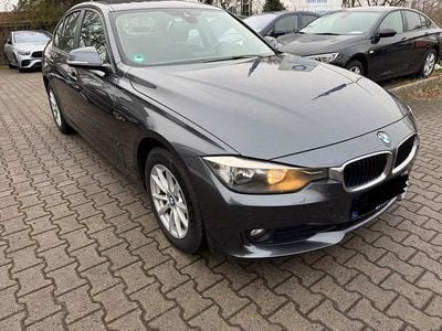 Grau Gebraucht 2012 BMW 318 Limousine | 7.200 € (Fairer Preis)