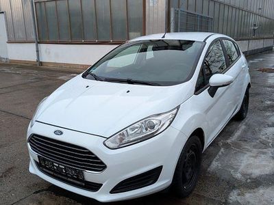 Gebraucht Ford Fiesta 60 PS (44 kW) 2015 Weiß Limousine