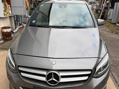 Gebraucht Mercedes B180 Edition 122 PS (89 kW) 2015 Silber Van / Kleinbus