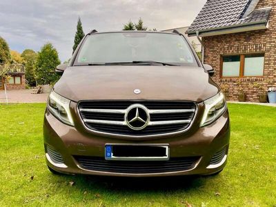 Mercedes V220