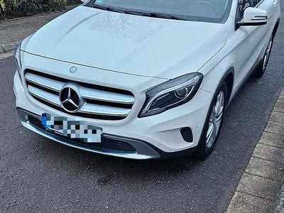 Gebraucht Mercedes GLA200 Urban 136 PS (100 kW) 2016 Weiß SUV