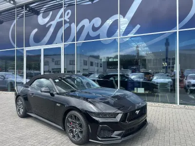 Neu Ford Mustang GT Convertible 446 PS (328 kW) 2026 Absolute black metallic (schwarz) schwarz Cabrio