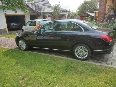 Gebraucht Mercedes C180 156 PS (114 kW) 2015 Schwarz Limousine