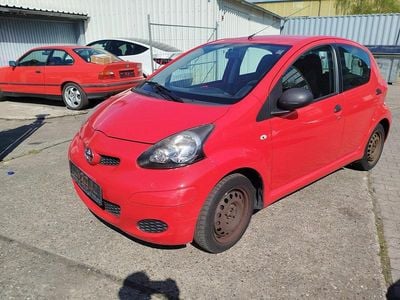 Usata Toyota Aygo 70 CV (51 kW) 2009 Rosso Utilitaria