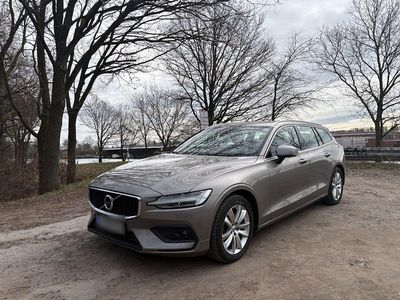 Gebraucht Volvo V60 Momentum 150 PS (110 kW) 2019 Grau Kombi