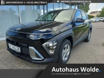 Neu Hyundai Kona Select 150 PS (110 kW) 2026 Schwarz SUV
