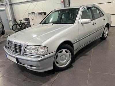 Silber Gebraucht 2000 Mercedes C180 Elegance Limousine | 6.995 €