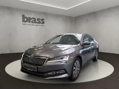 Gebraucht Skoda Superb Style 150 PS (110 kW) 2022 Graphitegrau metallic Limousine
