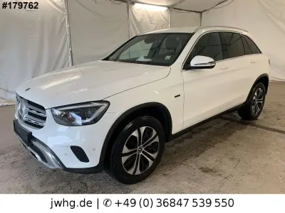 Używany Mercedes GLC300e 320 KM (235 kW) 2020 Biały SUV