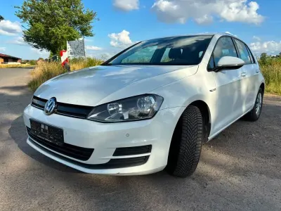 Gebraucht VW Golf VII Comfortline 110 PS (80 kW) 2014 Weiß Limousine