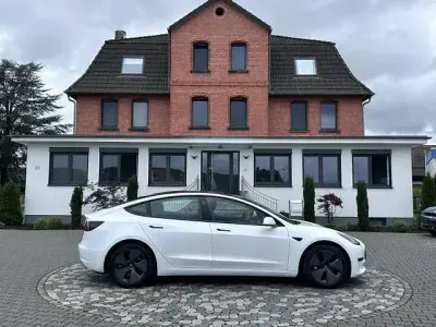 Käytetty Tesla Model 3 Standard Range 239 kW (325 HP) 2021 Valkoinen Sedan
