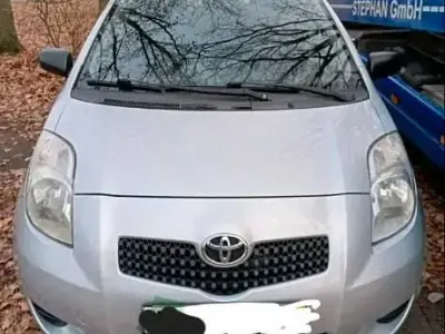 Gebraucht Toyota Yaris 76 PS (55 kW) 2006 Silber Kleinwagen
