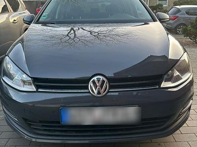 Grau Gebraucht 2015 VW Golf VII Edition Kombi | 6.300 € (Fairer Preis)