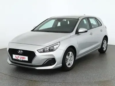Gebraucht Hyundai i30 Select 120 PS (88 kW) 2019 Silber Limousine