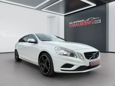 Gebraucht Volvo V60 R-Design 196 PS (144 kW) 2011 White solid ice white / so Kombi