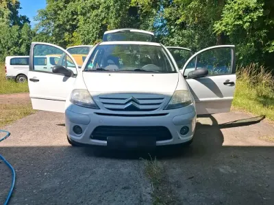Gebraucht Citroën C3 60 PS (44 kW) 2009 Weiß Kleinwagen