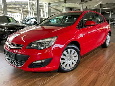 Gebraucht Opel Astra Selection 116 PS (85 kW) 2014 Rot Limousine