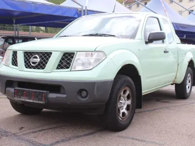 Gebraucht Nissan Navara 174 PS (127 kW) 2006 Silber Pickup
