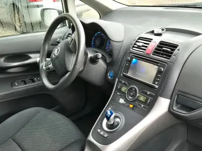 Gebraucht Toyota Auris 99 PS (72 kW) 2011 Weiß Kleinwagen