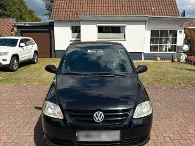 Gebraucht VW Fox 54 PS (39 kW) 2007 Schwarz Kleinwagen