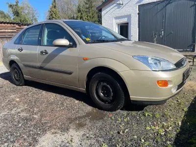 Gebraucht Ford Focus Ghia 101 PS (74 kW) 1999 Gold Limousine