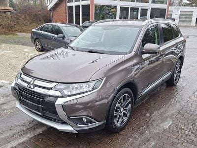 Braun (metallic) Gebraucht 2017 Mitsubishi Outlander SUV | 13.999 €