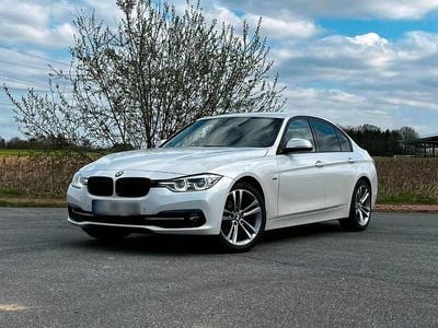 Gebraucht BMW 318 Sport Line 150 PS (110 kW) 2018 Weiß Limousine