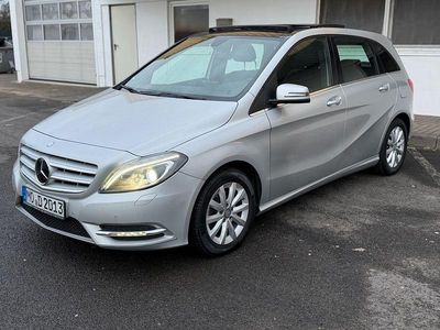 Begagnad Mercedes B200 136 HK (100 kW) 2014 Silver Minibuss