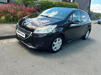 Gebraucht Peugeot 208 68 PS (50 kW) 2013 Andere farben Kleinwagen