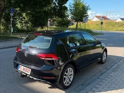 Gebraucht VW Golf VII 110 PS (80 kW) 2017 Schwarz Limousine