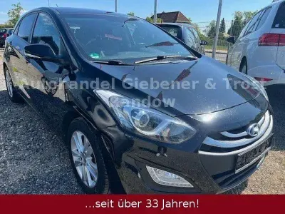 Używany Hyundai i30 GO! 90 KM (66 kW) 2015 Czarny Sedan/Limuzyna