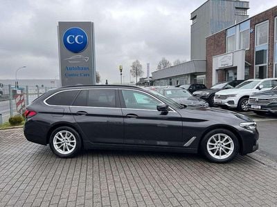 Gebraucht BMW 520 Sport Line 190 PS (139 kW) 2023 Sophistograu Kombi