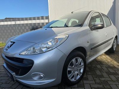 Gebraucht Peugeot 206+ Basis 60 PS (44 kW) 2010 Silber Kleinwagen