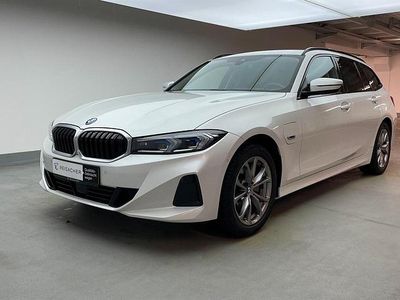 Mineralweiß metallic Gebraucht 2022 BMW 320e Efficient Dynamics Kombi | 27.990 € (Fairer Preis)