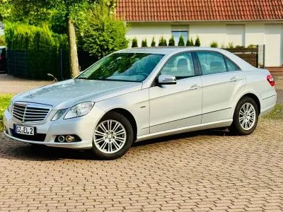 Gebraucht Mercedes E200 Elegance 136 PS (100 kW) 2010 Silber Limousine