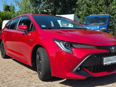 Gebraucht Toyota Corolla Team 152 PS (111 kW) 2021 Rot Kombi