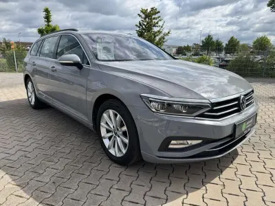 Gebraucht VW Passat 150 PS (110 kW) 2023 Mondsteingrau Kombi