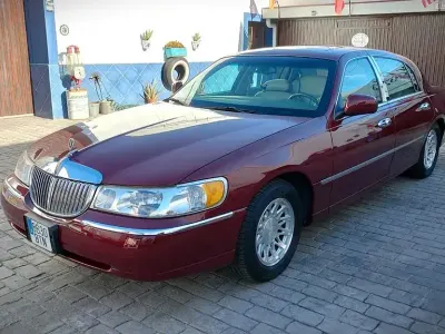 Gebraucht Lincoln Town Car 235 PS (172 kW) 1998 Rot Limousine