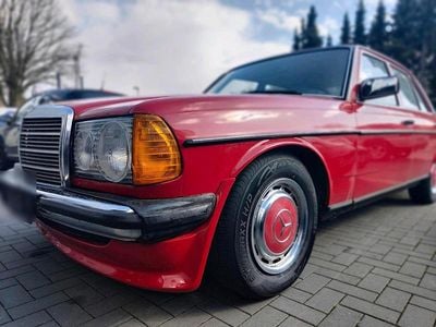Gebraucht Mercedes 250 162 PS (119 kW) 1980 Rot Limousine