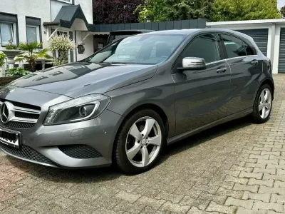 Gebraucht Mercedes A180 Urban 122 PS (89 kW) 2013 Grau Limousine