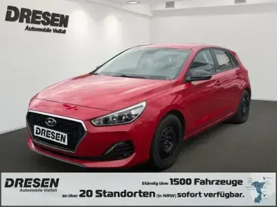 Gebraucht Hyundai i30 YES! 120 PS (88 kW) 2020 Rot Limousine