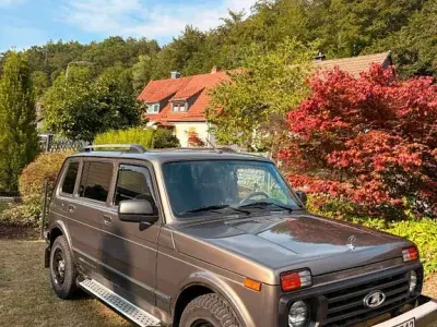 Gebraucht Lada niva 83 PS (61 kW) 2021 Braun SUV