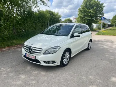 Gebraucht Mercedes B200 156 PS (114 kW) 2013 Weiß Kleinwagen