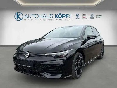 Neu VW Golf VIII Style 150 PS (110 kW) 2026 Grenadillschwarz metallic Limousine