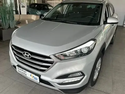 Gebraucht Hyundai Tucson Intro Edition 136 PS (100 kW) 2016 Silber SUV